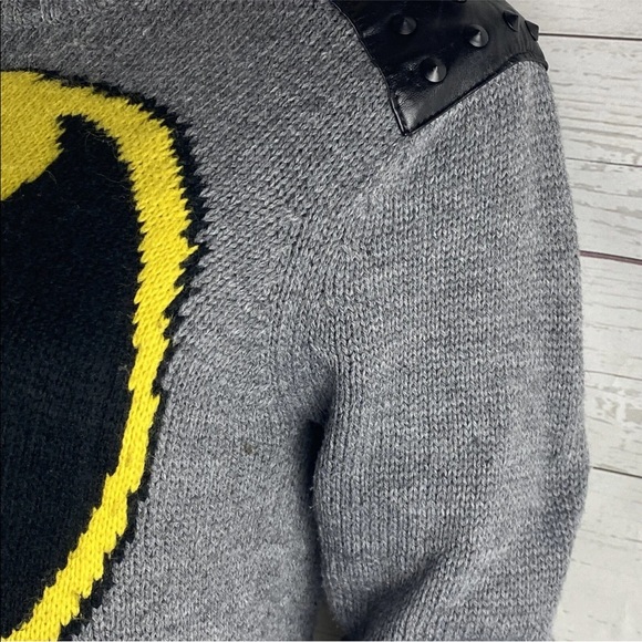 Forever 21 Batman Sweater - Picture 6 of 12